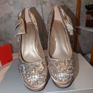 Gold sequin heels with gold bow. Size 8.5